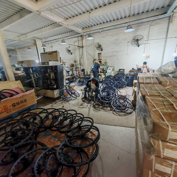 QINGDAO BESTRIDING SPORTS CO.,LTD ligne de production du fabricant