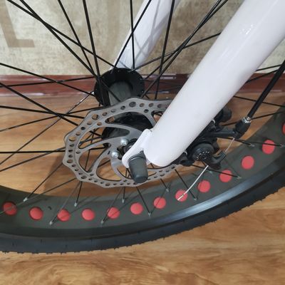 Fabriqué 26 pouces vélo électrique à pneus gras avec 48v 500w moteur batterie au lithium alimenté