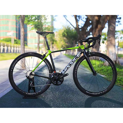 22 vitesse Vélo routier en alliage d'aluminium R7020 700C Vélo pour hommes léger et avancé