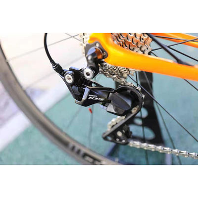 22 vitesse Vélo routier en alliage d'aluminium R7020 700C Vélo pour hommes léger et avancé