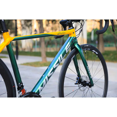 22 vitesse Vélo routier en alliage d'aluminium R7020 700C Vélo pour hommes léger et avancé
