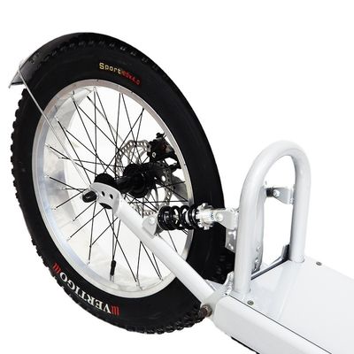 Découvrez la conduite ultime avec notre scooter à pleine suspension avant et arrière.