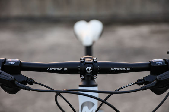 27.5 Vitesse adulte Vélo d'entraînement de montagne Vélo avec verrouillage Hydraulique Fourche avant