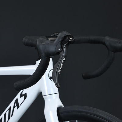 Vélo de route léger en aluminium à 18 vitesses et frein hydraulique pour le contrôle