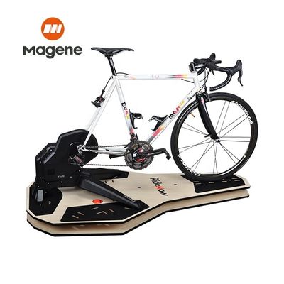 Améliorer la formation cycliste avec Tacx Flux, entraîneur de vélo compatible et planche à bascule