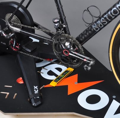 Table de vélo en bois pour l'entraînement en vélo d'exercice en intérieur et plus d'avantages