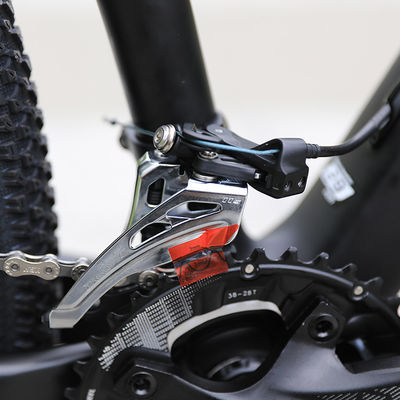 Vélo de montagne de 29 pouces avec une fourchette avant en fibre de carbone à 22 vitesses et des freins à disque hydraulique