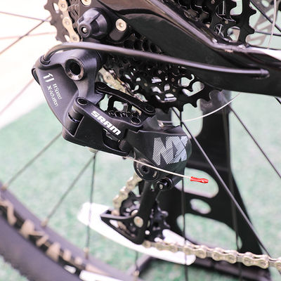 Vélo de montagne en fibre de carbone de 29 pouces avec chaîne YBN S12S et plaquettes de disque de frein de 160 mm