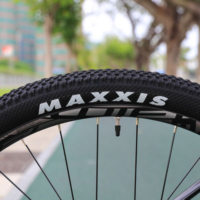 Vélo de montagne en fibre de carbone de 29 pouces avec chaîne YBN S12S et plaquettes de disque de frein de 160 mm