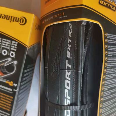Les vélos routiers doivent avoir un pneu de vélo durable de 700x25c avec de bonnes performances