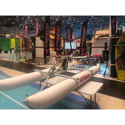 Hôtel de villégiature équipement de jeux aquatiques Alloy vélo à pédales flottant vélo à eau gonflable