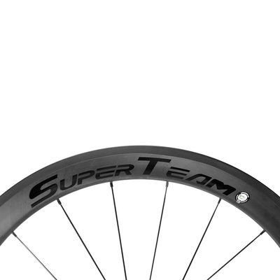 Le jeu de roues en fibre de carbone de Superteam est la mise à niveau ultime pour les performances des vélos de route