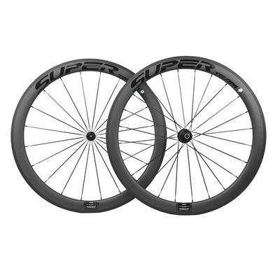 Le jeu de roues en fibre de carbone de Superteam est la mise à niveau parfaite pour les jantes ouvertes et le frein en V.