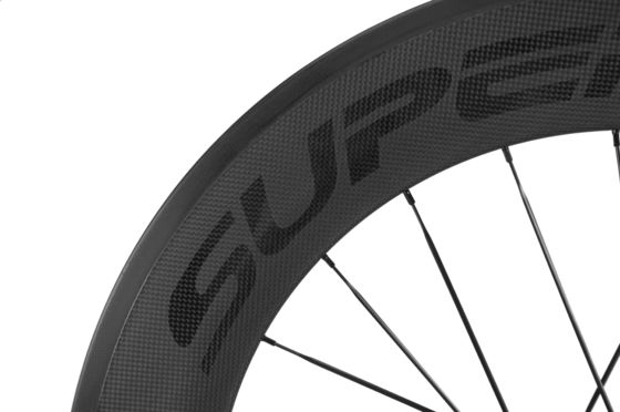 Découvrez la puissance de la roue en fibre de carbone 700C pour vélos de route Le choix parfait