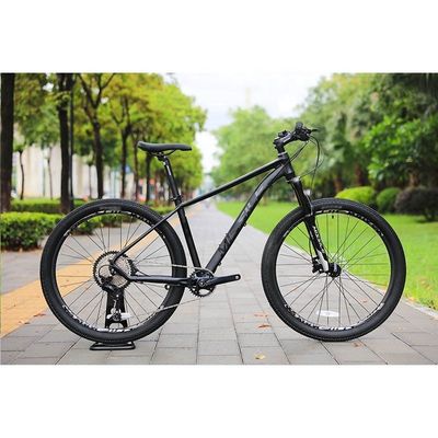 Vélo de montagne à frein à huile de 11 vitesses durable avec des performances élevées et une pédale ordinaire