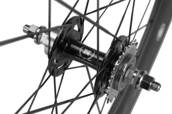 Découvrez la puissance de la roue en fibre de carbone 700C pour vélos de route Le choix parfait
