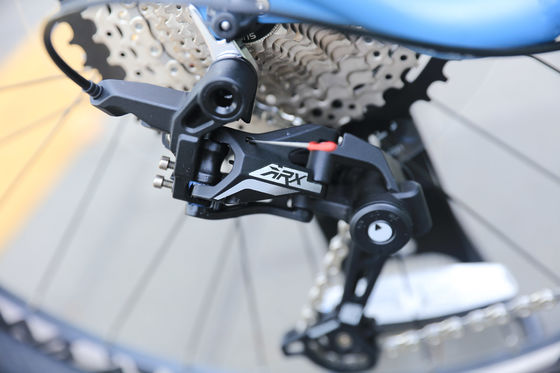 Vélo de montagne à frein à huile de 11 vitesses durable avec des performances élevées et une pédale ordinaire