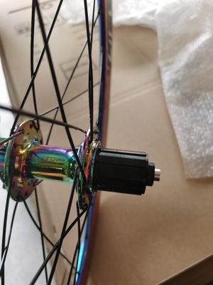 Vélo routier 20 pouces en alliage d'aluminium 8/9/10/11 Vitesse 4 roulement à double paroi couleur arc-en-ciel