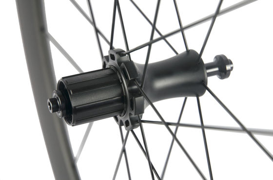 25mm largeur 50mm profondeur vélo routier sans tube roue de carbone ensemble 38C-25-R7 et personnalisation