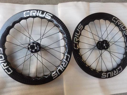 Un ensemble de roues en carbone BMX 1,8 kg Poids pour le vélo pliant Crius Performance durable