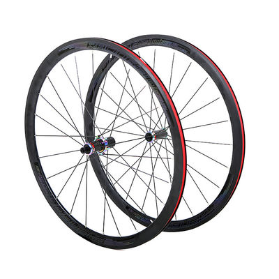 Rétrospective 700c Wheel Set en noir avec corps en carbone RS Hub et Galaxy Color 24/24 trous