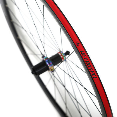 Rétrospective 700c Wheel Set en noir avec corps en carbone RS Hub et Galaxy Color 24/24 trous