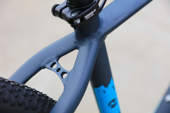 Vélo de montagne réglable pour adultes 13,9 kg Poids du vélo Frontière et frein à disque arrière